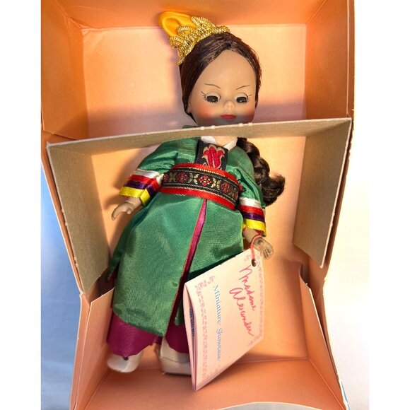 Madame Alexander Korea 572 Doll In Traditional Korean Dress With Box - Miniature - Picture 5 of 6